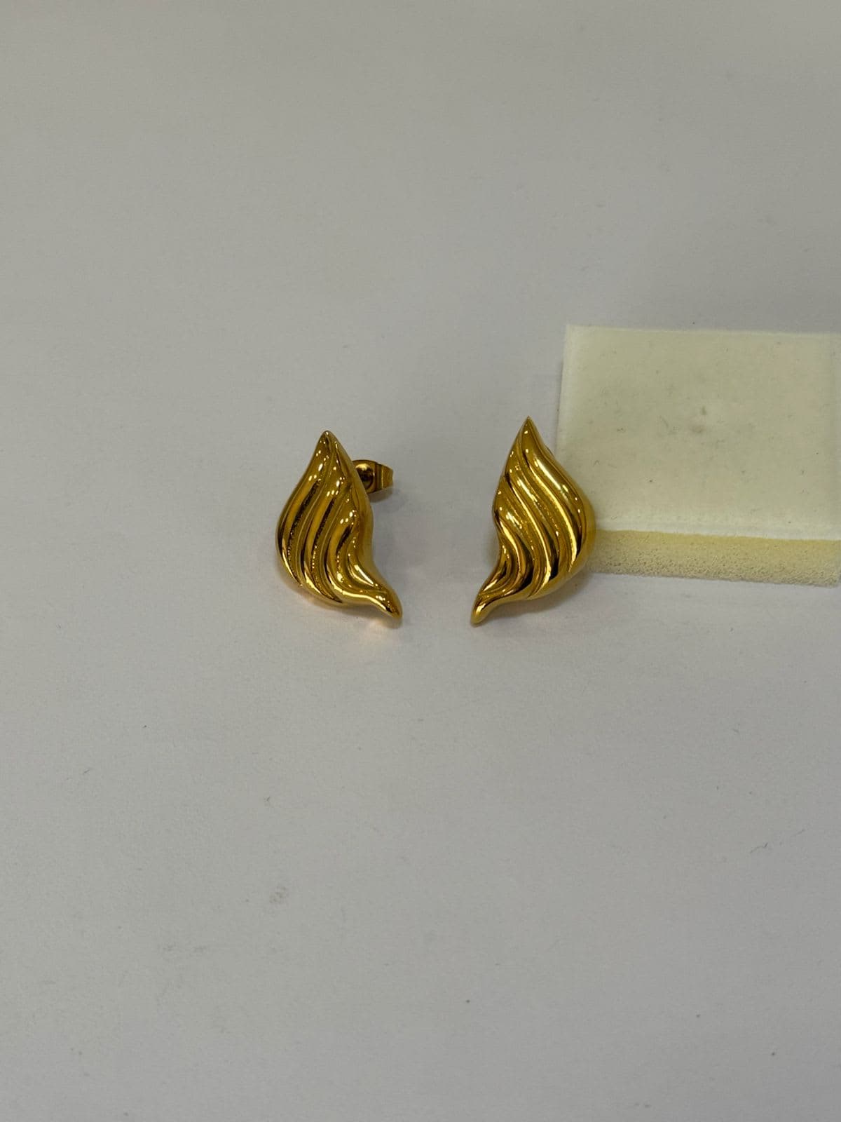 Foto base de producto de joyeria capturada con celular